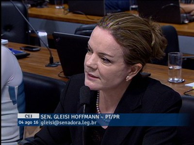 Gleisi diz ter esperança de reverter processo de impeachment no Plenário