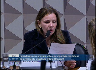 Os decretos se destinaram a atender à finalidade pública, diz Vanessa Grazziotin em defesa de Dilma