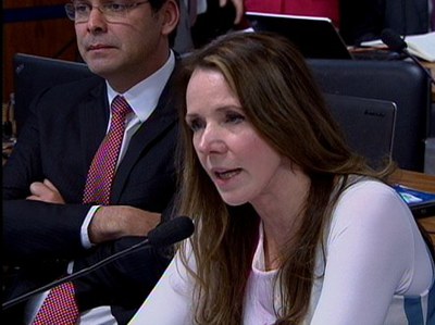 Vanessa diz que relatório de Anastasia é fraudulento e chama Temer de usurpador