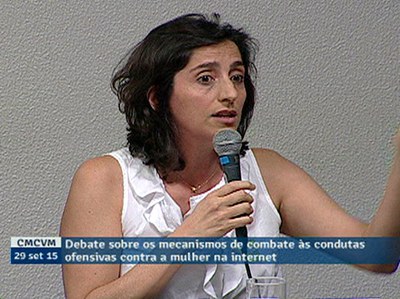 Pornografia divulgada sem autorização viola liberdade sexual, diz professora de Direito