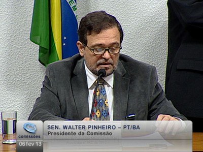 Comissão examina MP que desonera folha de pagamento para setores da economia