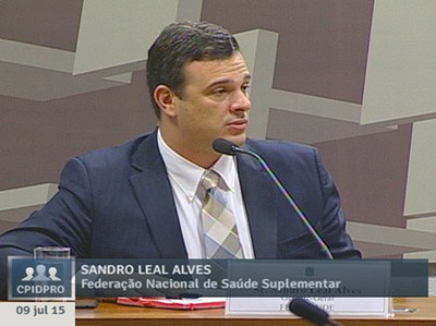 Sandro Leal Alves(FenaSaúde) apresenta dados de gastos totais com saúde no Brasil 