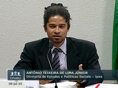 Antônio Teixeira (Ipea) identifica expressão de racismo na violência contra jovens