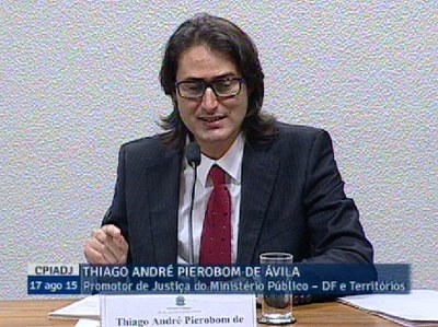 Promotor de Justiça Thiago Pierobom apresenta dados de pesquisa sobre atuação da polícia