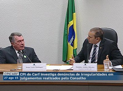 Jorge Victor Rodrigues diz estar surpreso com reconvocação, mas fica em silêncio durante indagações