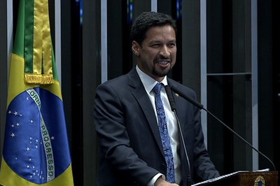 Mulheres marisqueiras devem ganhar política de apoio, segundo projeto aprovado no Senado