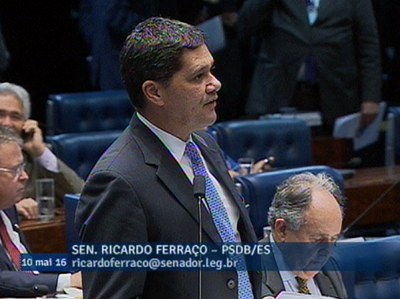 Ricardo Ferraço apresenta parecer da CCJ pela constitucionalidade do processo contra Delcídio