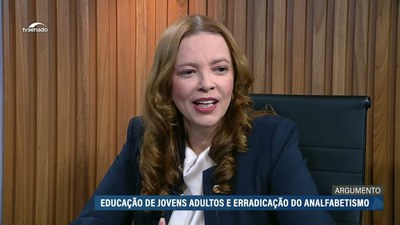 "Precisamos erradicar o analfabetismo no Brasil", defende senadora Janaína Farias