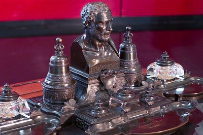 Tinteiro é peça histórica do Plenário do Senado da época do Império