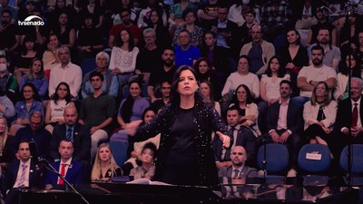 Maestra Mariana Menezes: uma mulher à frente das principais orquestras brasileiras