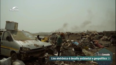 Solução para lixo eletrônico exige mudanças na indústria e nos hábitos de consumo (Audiodescrição)