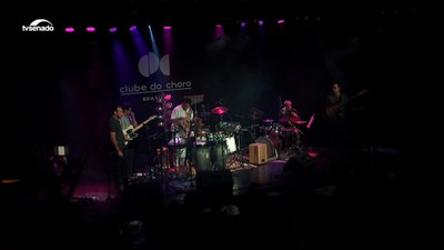 Carlos Pial explora o batuque refinado no lançamento do EP Manzuá