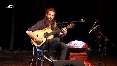 Pablo Vares apresenta show de música flamenca instrumental no violão e handpan