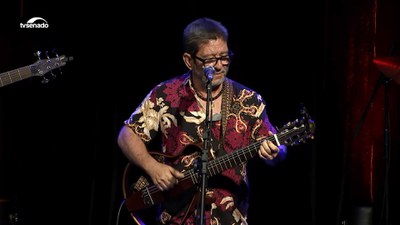Adeildo Vieira e Grupo Alamiré se apresentam no palco do Clube do Choro