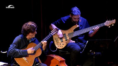 Jaime Ernest Dias apresenta seu projeto instrumental no palco do Clube do Choro