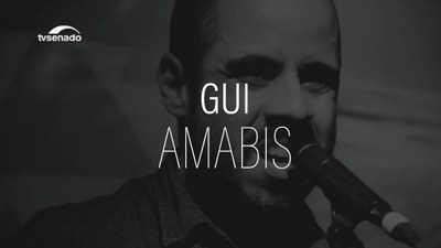 Músico versátil, Gui Amabis expressa sua singularidade em músicas e trilhas