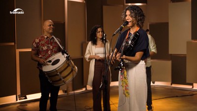 Rabequeira Maísa Arantes mostra Peripécia Brasileira, disco que inaugura sua carreira solo