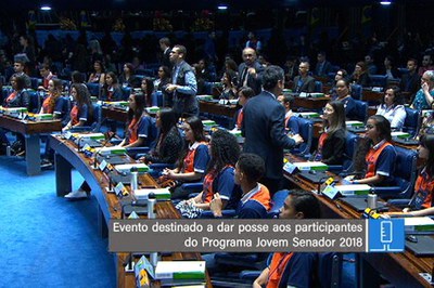 Ângela Portela entrega certificados aos primeiros colocados do programa Jovem Senador