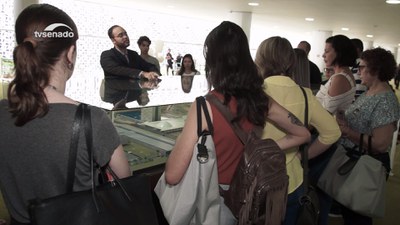 Estagiários da TV Senado apresentam a visitação ao Congresso Nacional