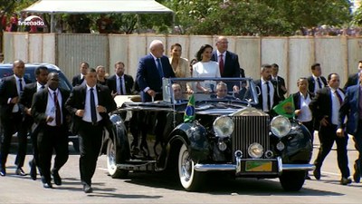 Cerimônia de posse foi marcada por quebras de protocolos