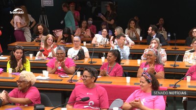 Congresso realiza seminário "Câncer de mama e a importância do cuidado integral"