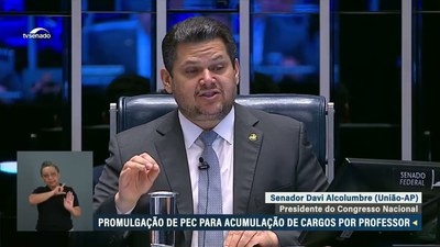 Congresso Nacional promulga emenda que permite professor acumular cargo público