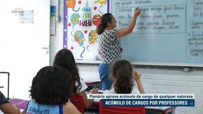 PEC que permite acumulação de cargos de qualquer natureza para professores vai à promulgação