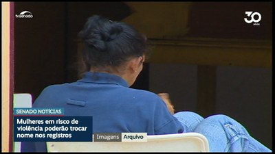 Mulheres em risco de violência poderão trocar nome nos registros, prevê projeto