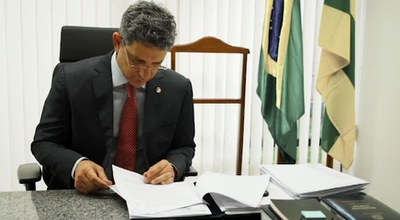 Conheça o senador Rogério Carvalho