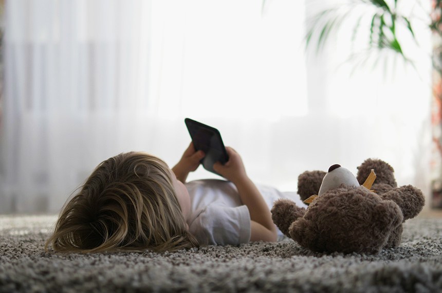 Infância em risco: proposta contra adultização vira lei