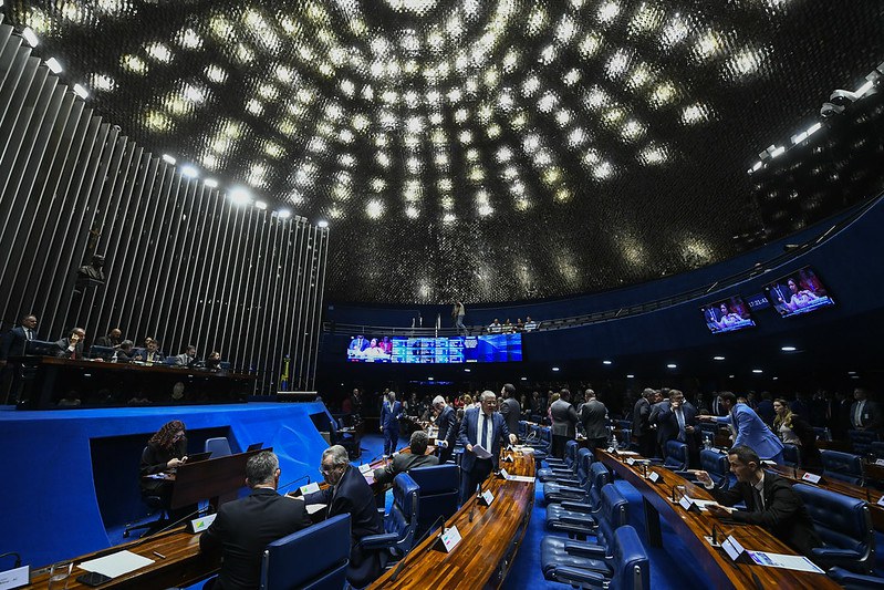 Plenário do Senado aprova projeto contra adultização infantil