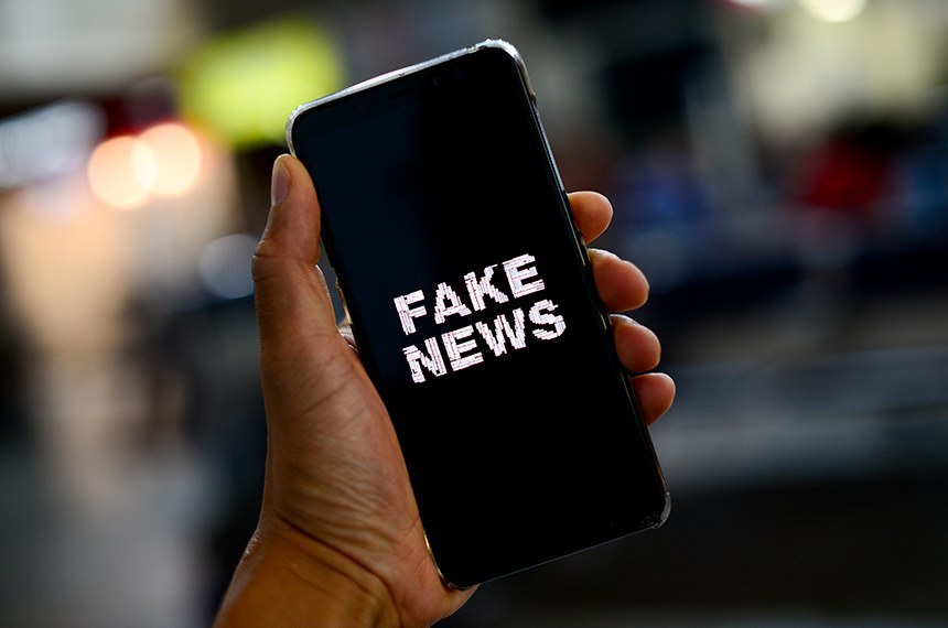 Acompanhe os projetos sobre combate a fake news e regulação de redes sociais